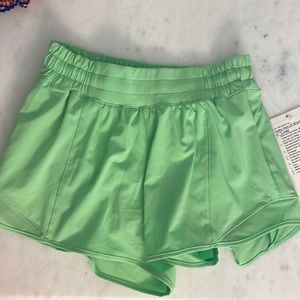 NWT lululemon hotty hot LR short 4”